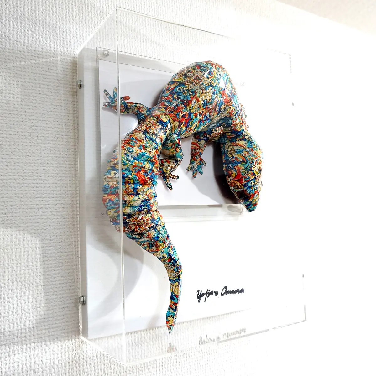 シャカデリックなトカゲはぐるりと下を向く - 画像 (3)