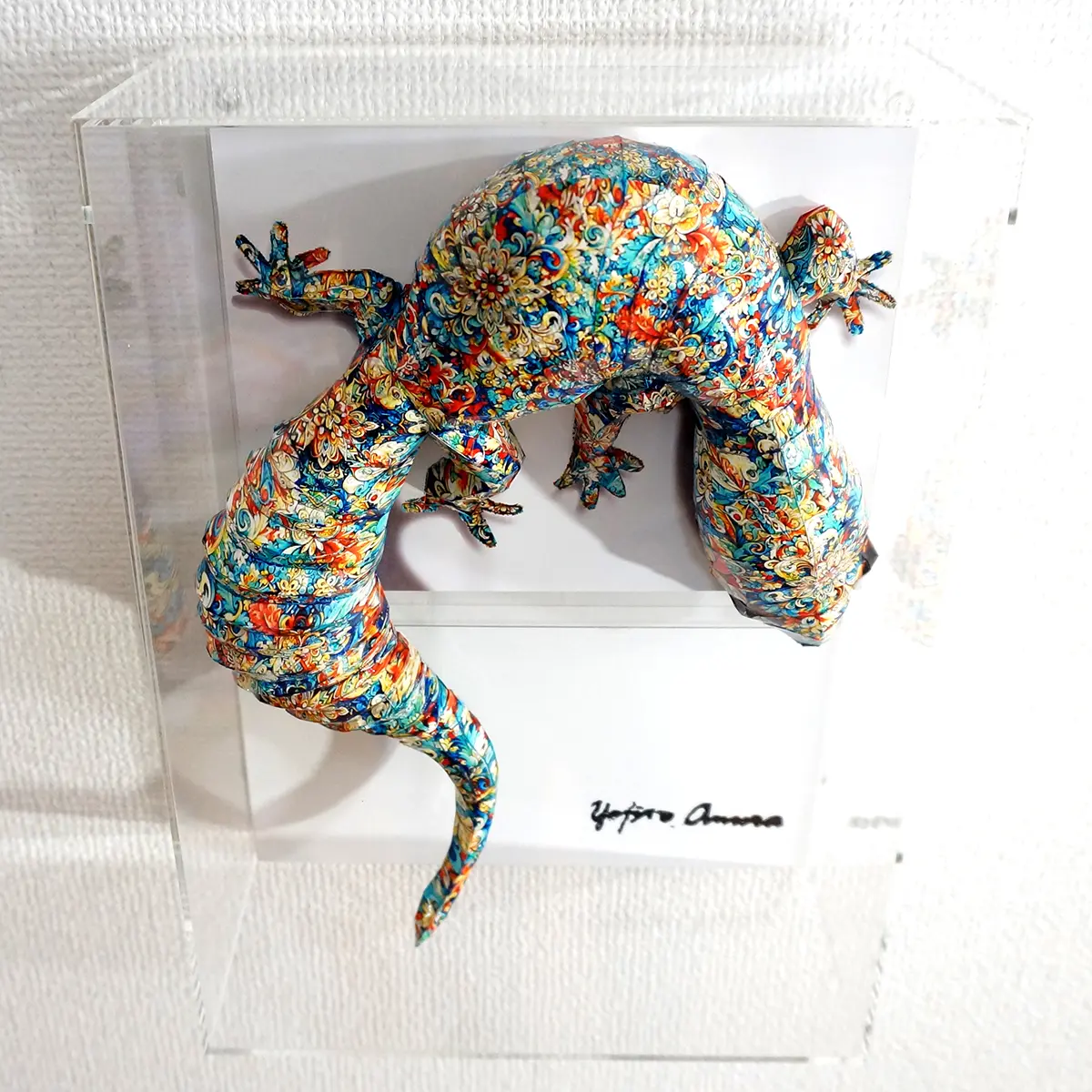 シャカデリックなトカゲはぐるりと下を向く - 画像 (4)