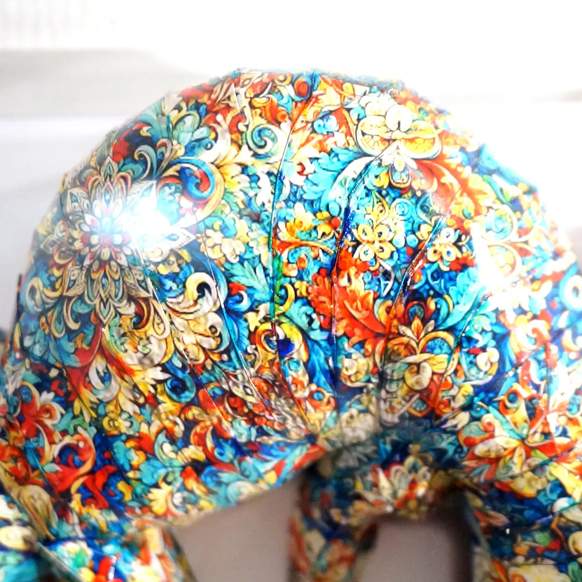 シャカデリックなトカゲはぐるりと下を向く - 画像 (7)